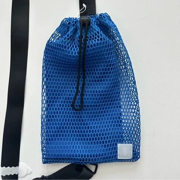 FP Movement Mini Mesh Sling Bag - Picture 5 of 13